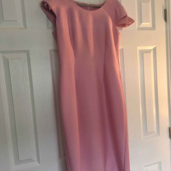 Dresses and Gowns for the Holiday Season - Picture 4 of 16